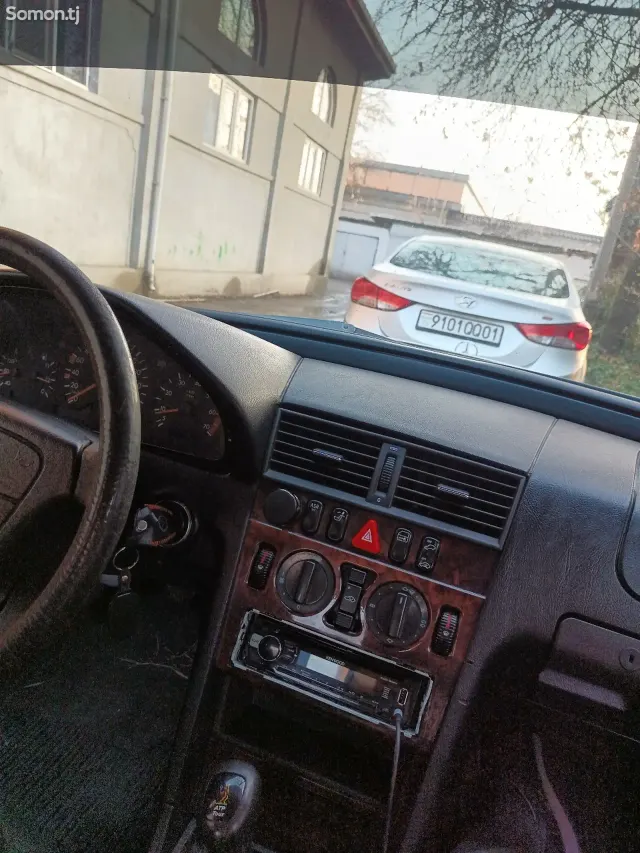 Mercedes-Benz W201 1993 · 2.0 MT