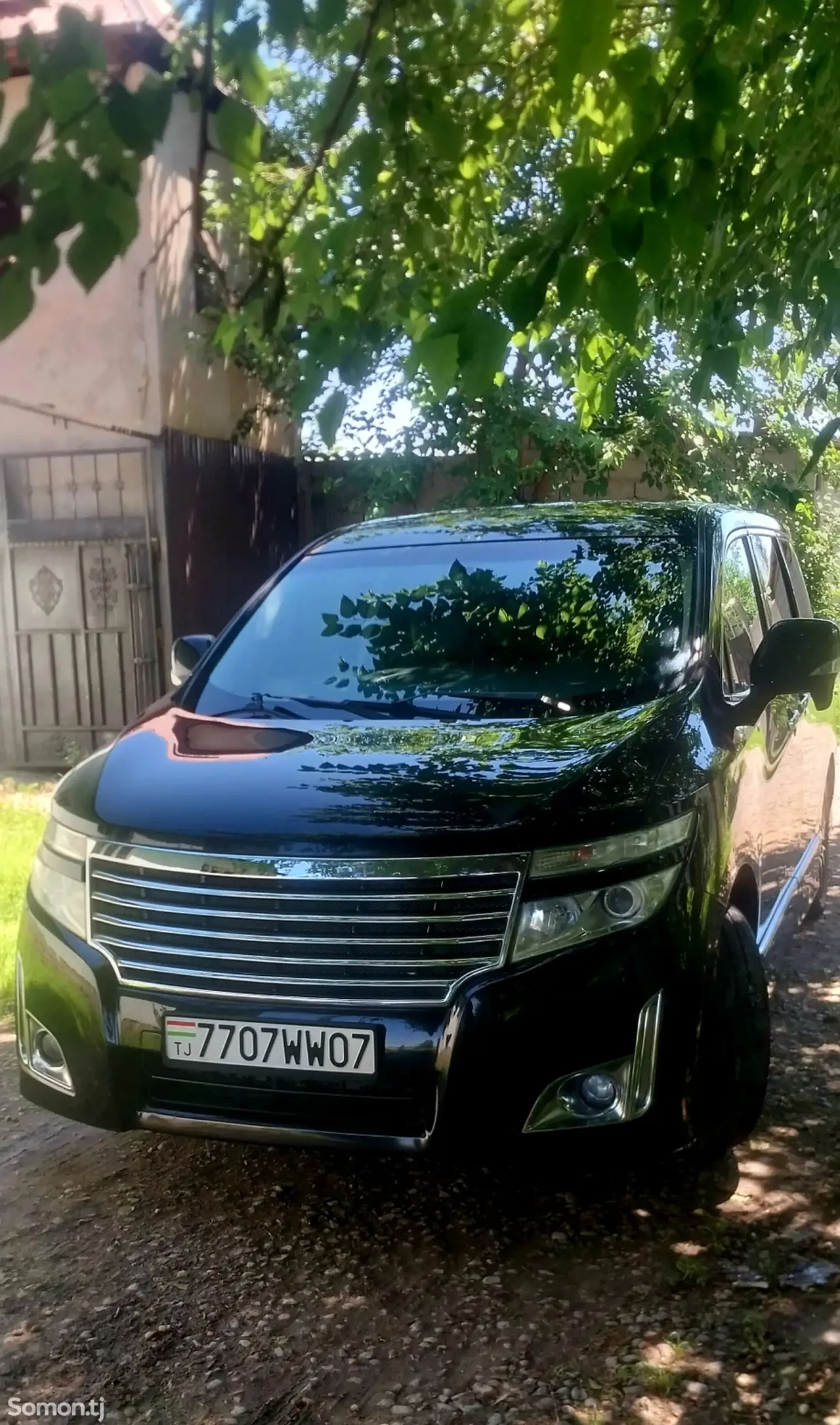 Nissan Armada 2015 · 2.5 AT