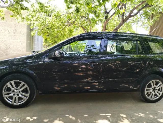Opel Astra H 2006 · 1.6 MT