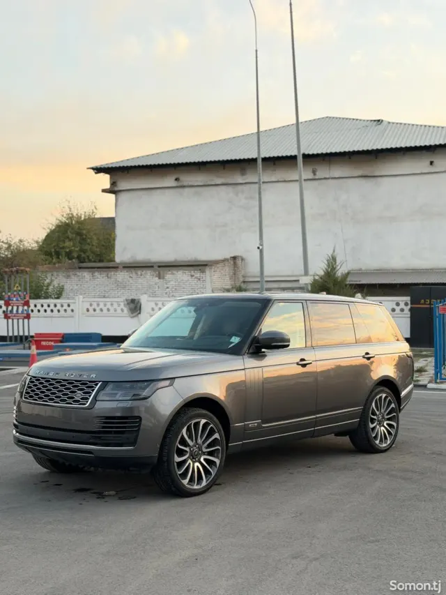Land Rover Vogue 2018 · 5.0 AT