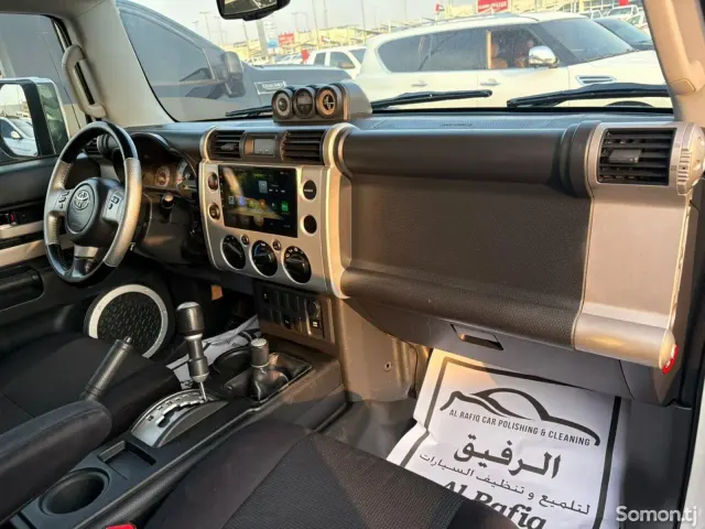 Toyota FJ Cruiser 2015 · 4.0 AT
