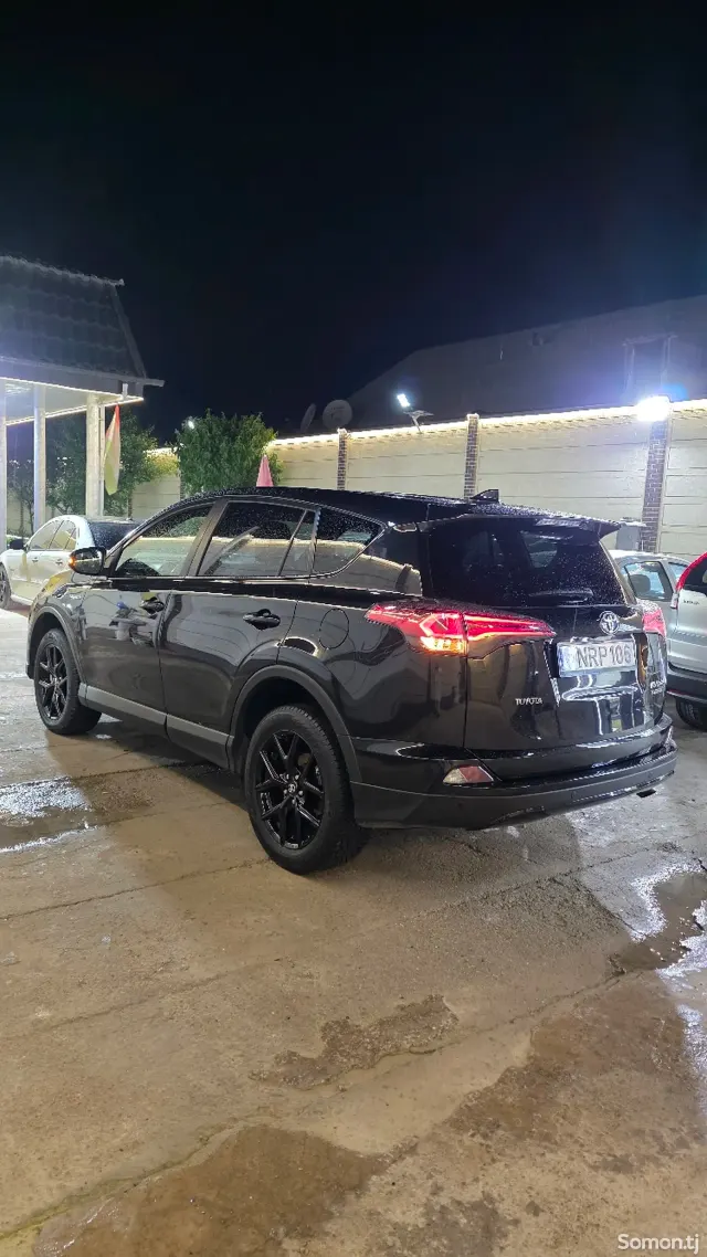 Toyota RAV 4 2018 · 2.5 AT