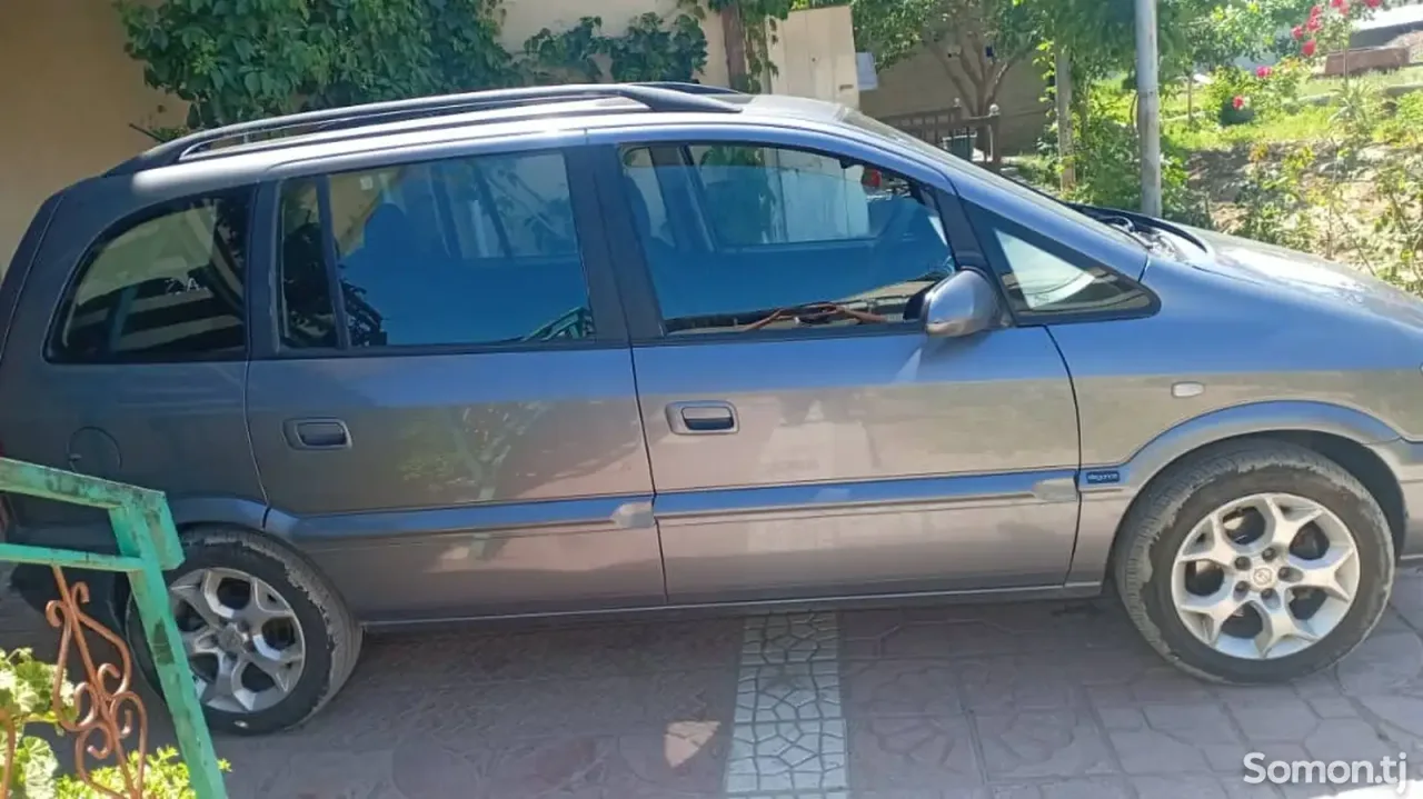 Opel Zafira 2005 · 1.8 MT