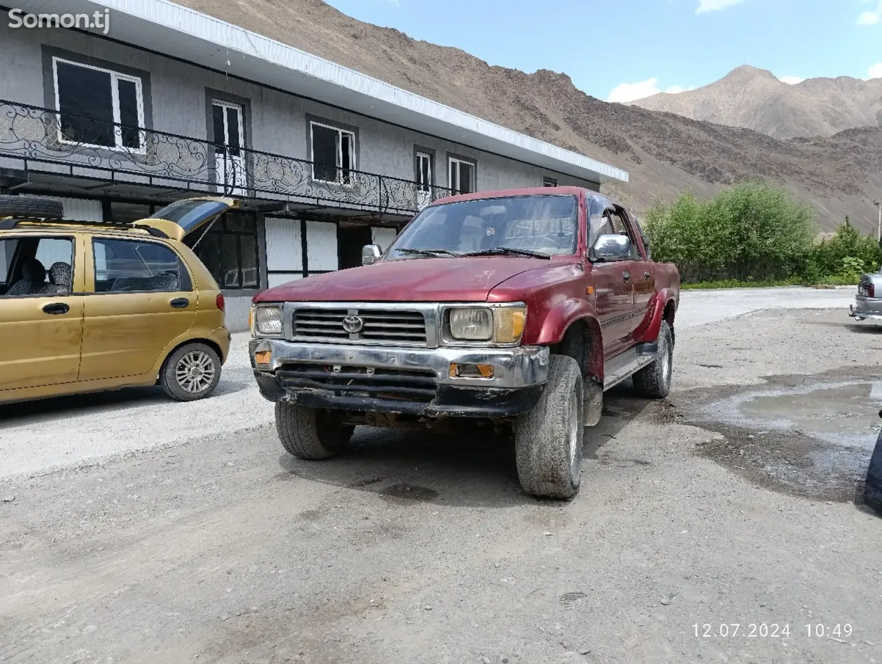 Toyota Hilux 1995 · 2.4 MT