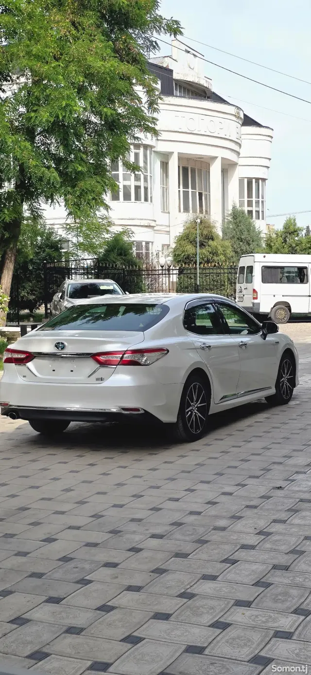 Toyota Camry 2018 · 2.5 AT