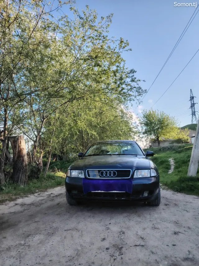 Audi A4 1995 · 1.6 MT