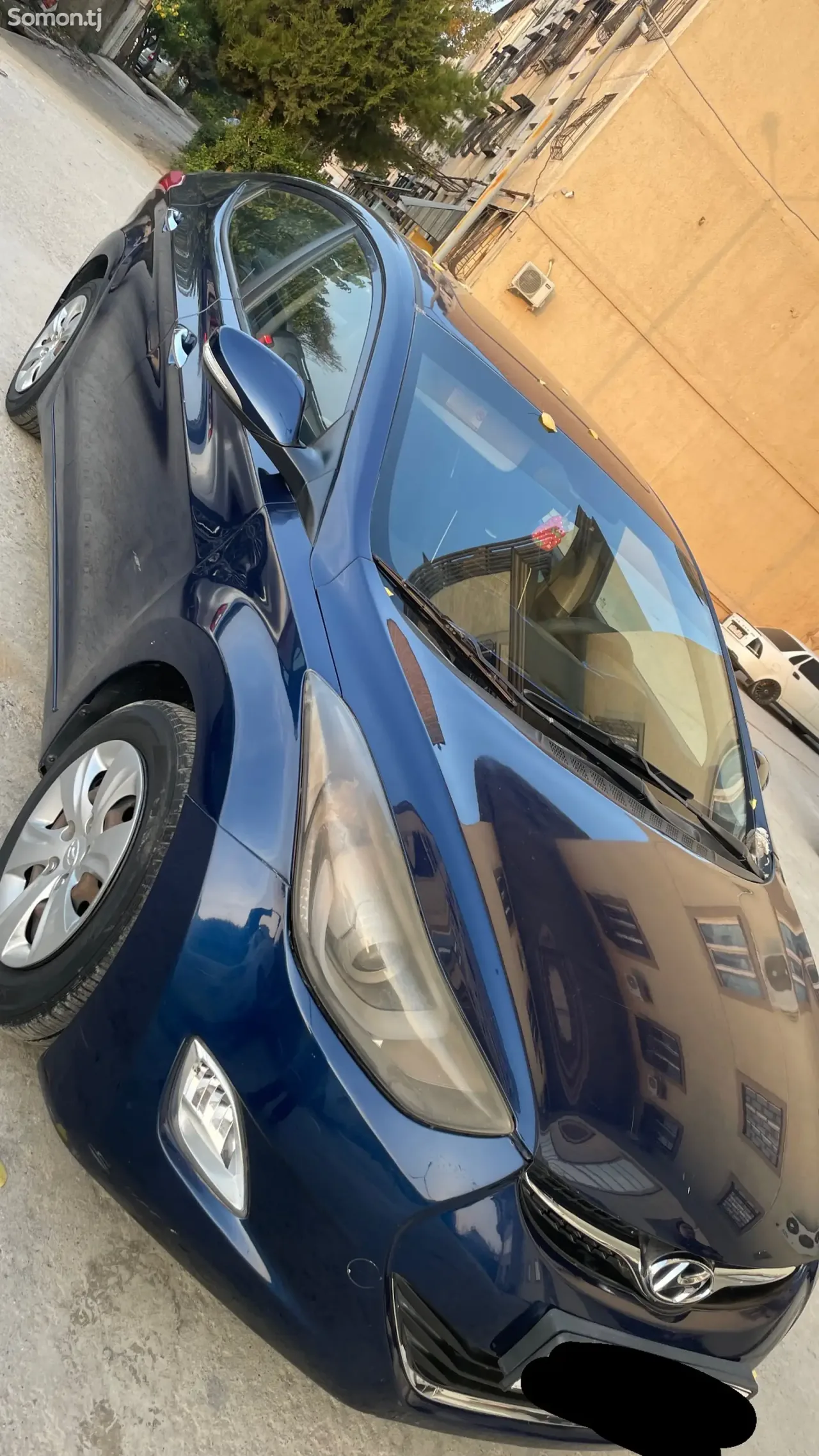 Hyundai Elantra 2013 · 1.8 AT