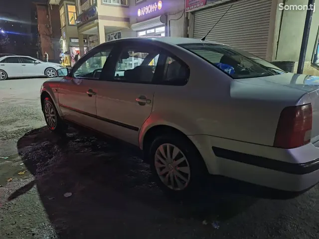 Volkswagen Passat 1998 · 1.6 MT