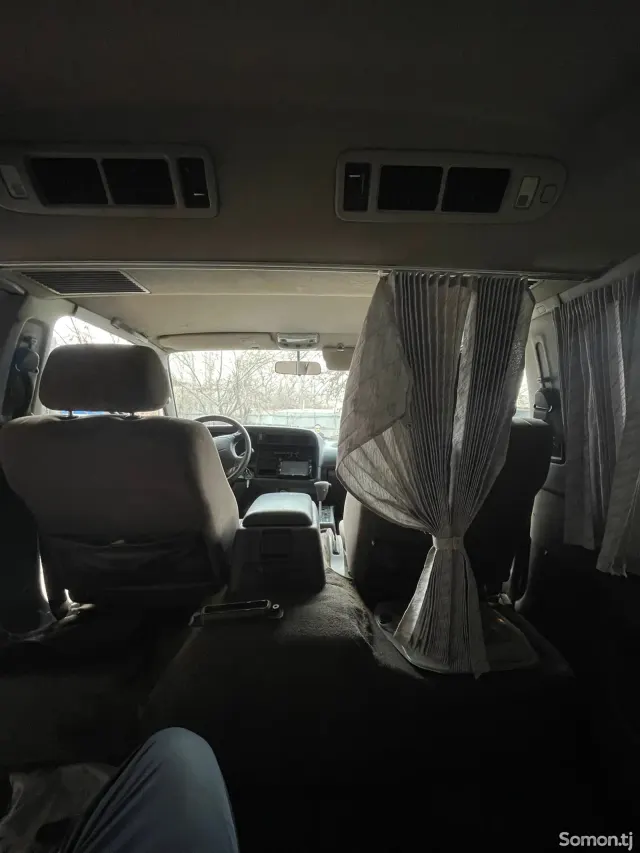 Toyota HiAce 1997 · 2.4 AT