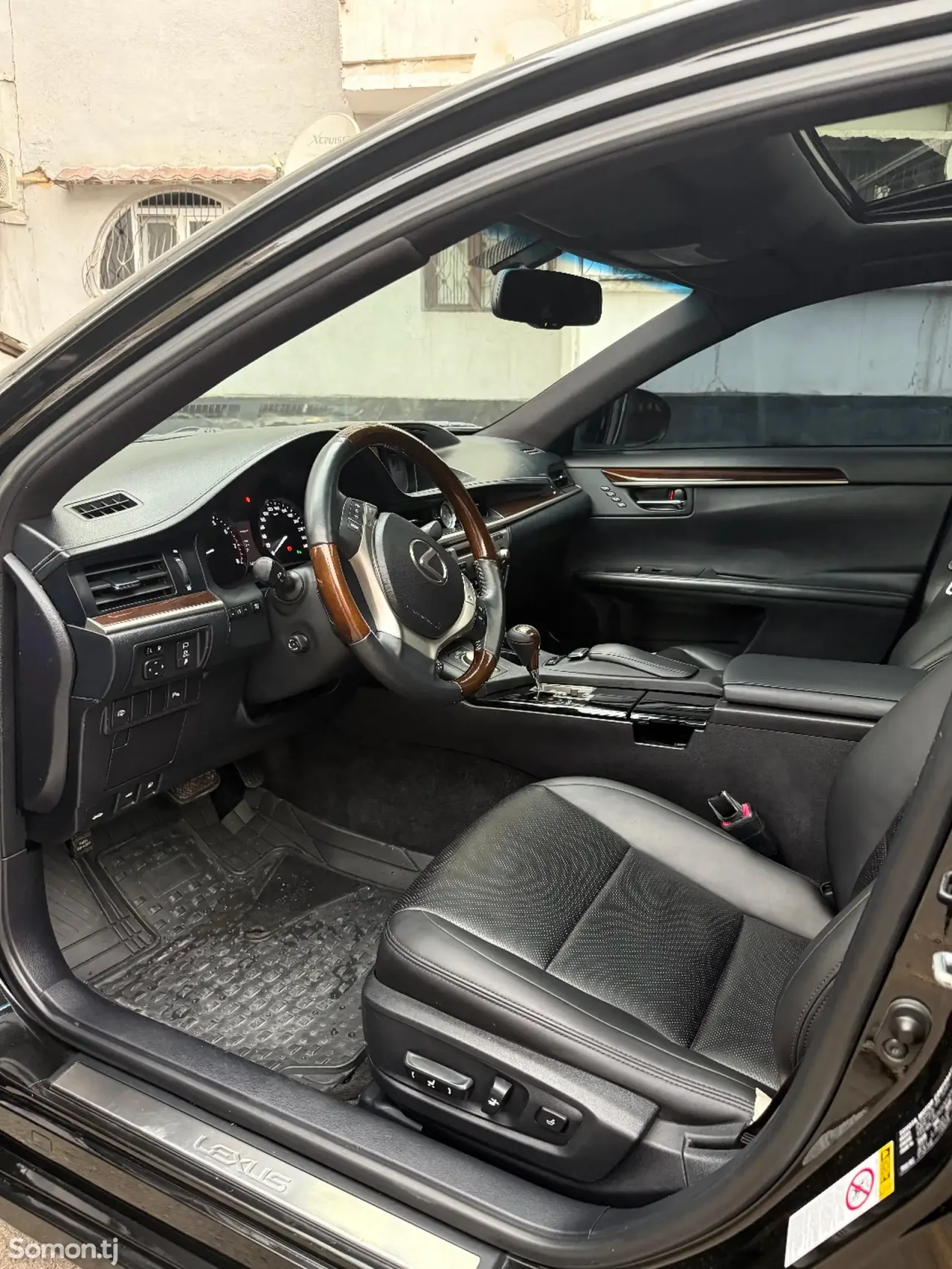 Lexus ES series 2014 · 2.5 AT