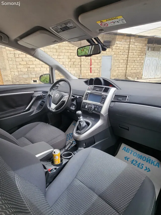 Toyota Corolla Verso 2015 · 1.6 MT