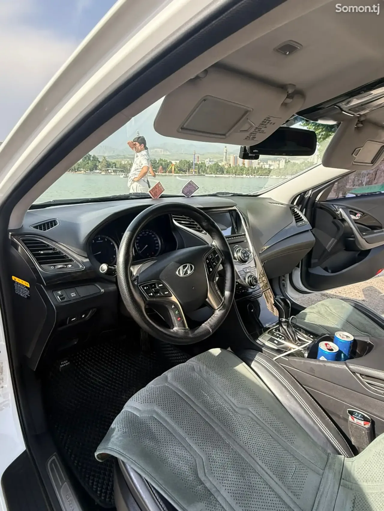 Hyundai Grandeur 2012 · 2.4 AT