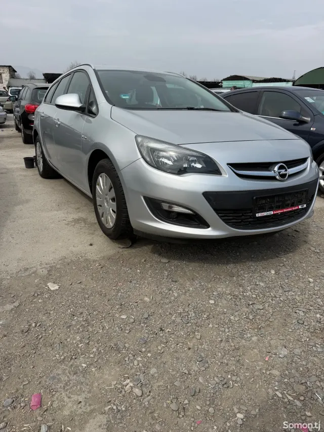Opel Astra J 2014 · 1.6 MT