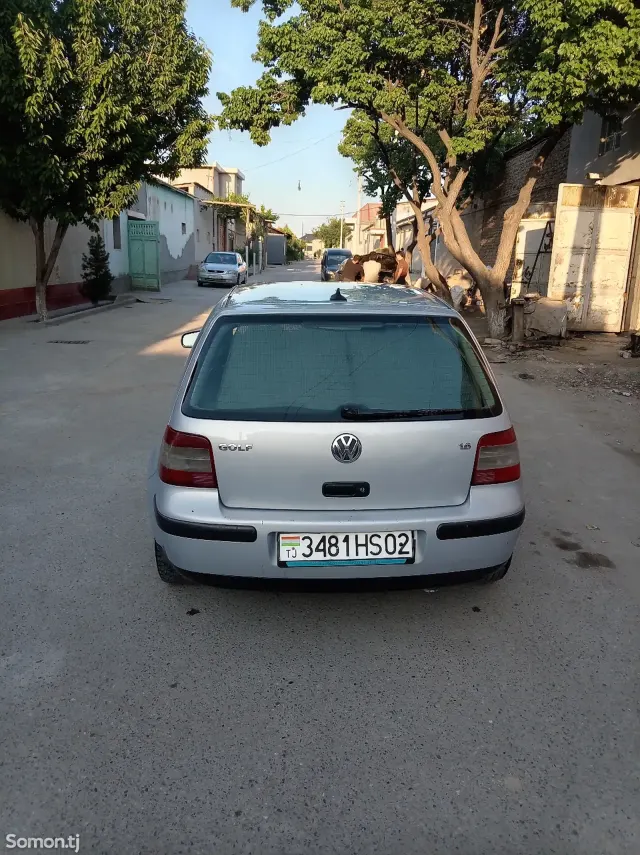 Volkswagen Golf 1998 · 1.6 MT