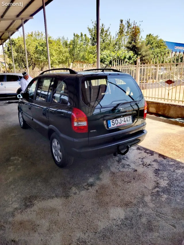 Opel Zafira 2001 · 1.6 MT