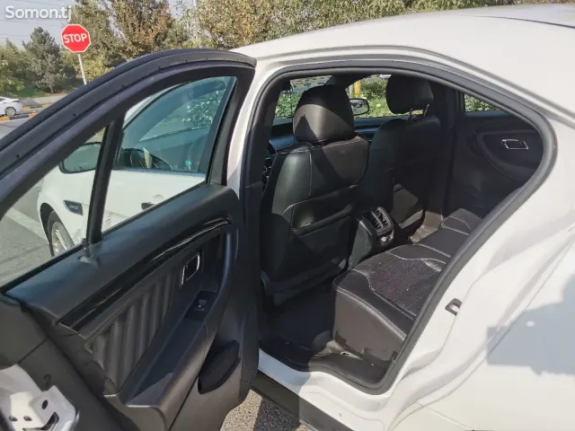 Ford Taurus 2017 · 3.5 AT