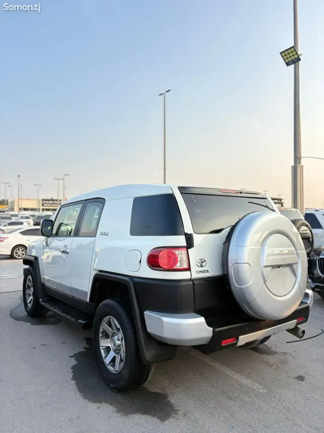 Toyota FJ Cruiser 2015 · 4.0 AT