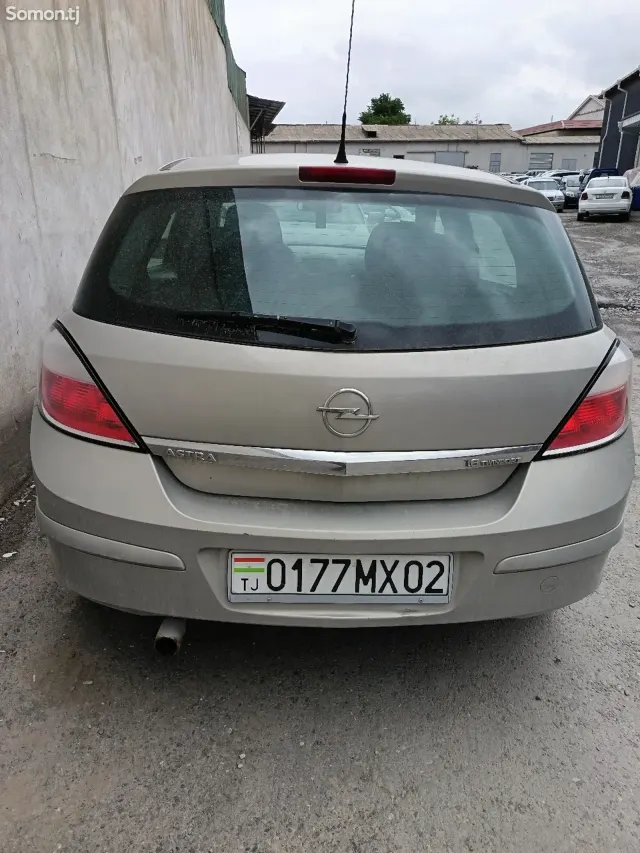 Opel Astra H 2006 · 1.6 MT