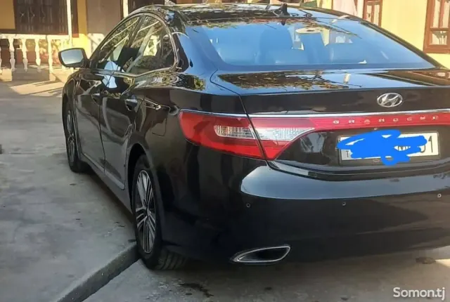 Hyundai Grandeur 2014 · 2.4 AT