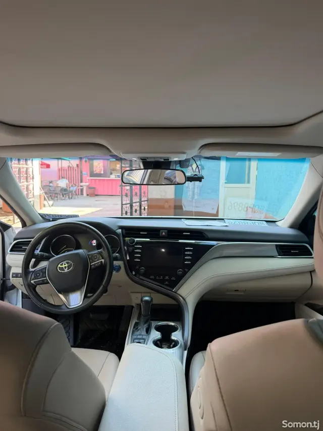 Toyota Camry 2018 · 2.5 AT