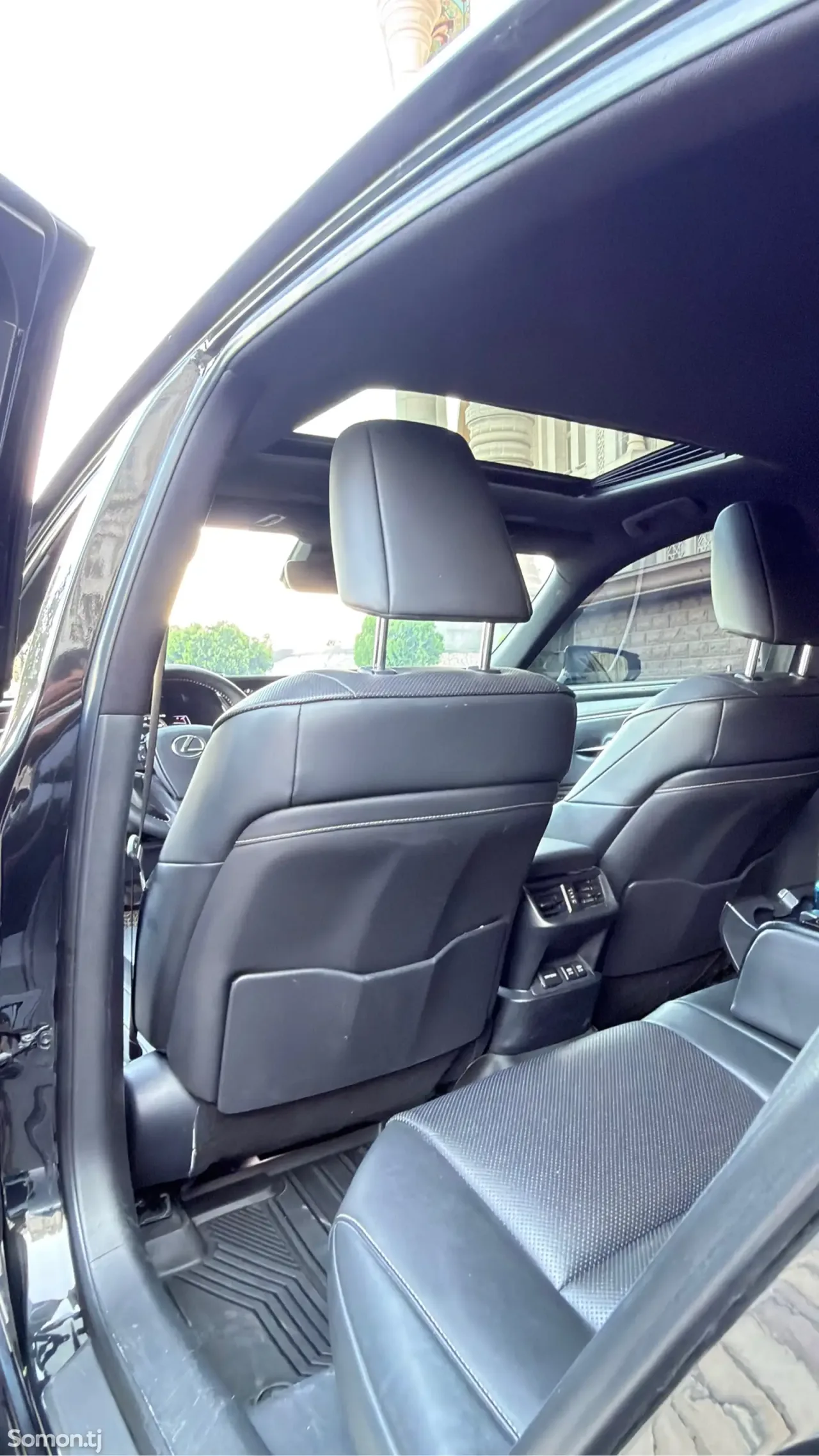 Lexus ES series 2020 · 2.5 AT
