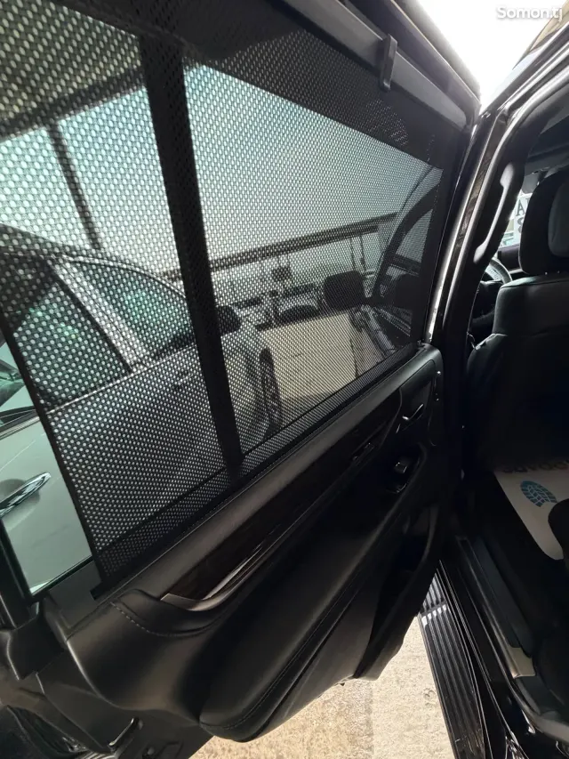 Lexus LX series 2018 · 5.7 AT