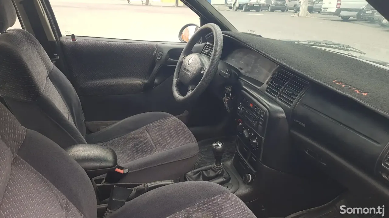 Opel Vectra B 1996 · 1.6 MT