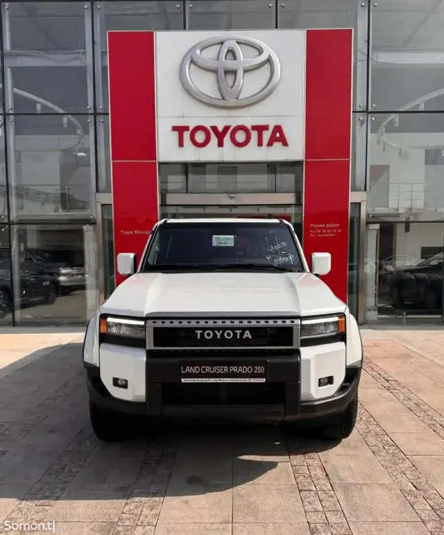 Toyota Land Cruiser Prado 2025 · 2.4 AT