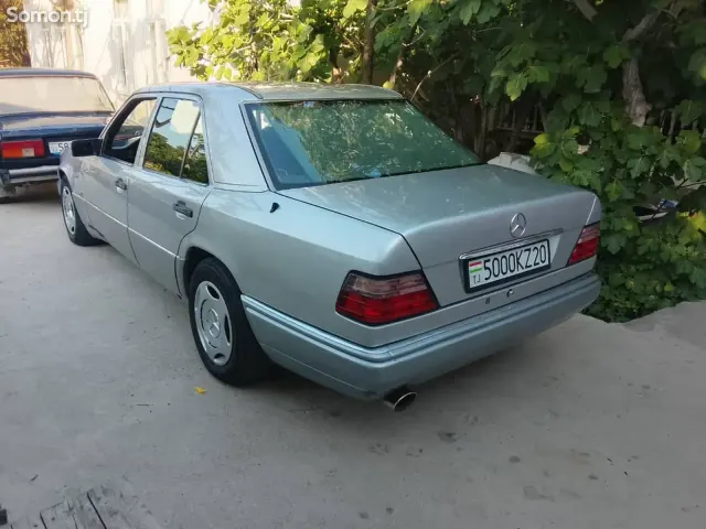 Mercedes-Benz W124 1995 · 2.2 MT