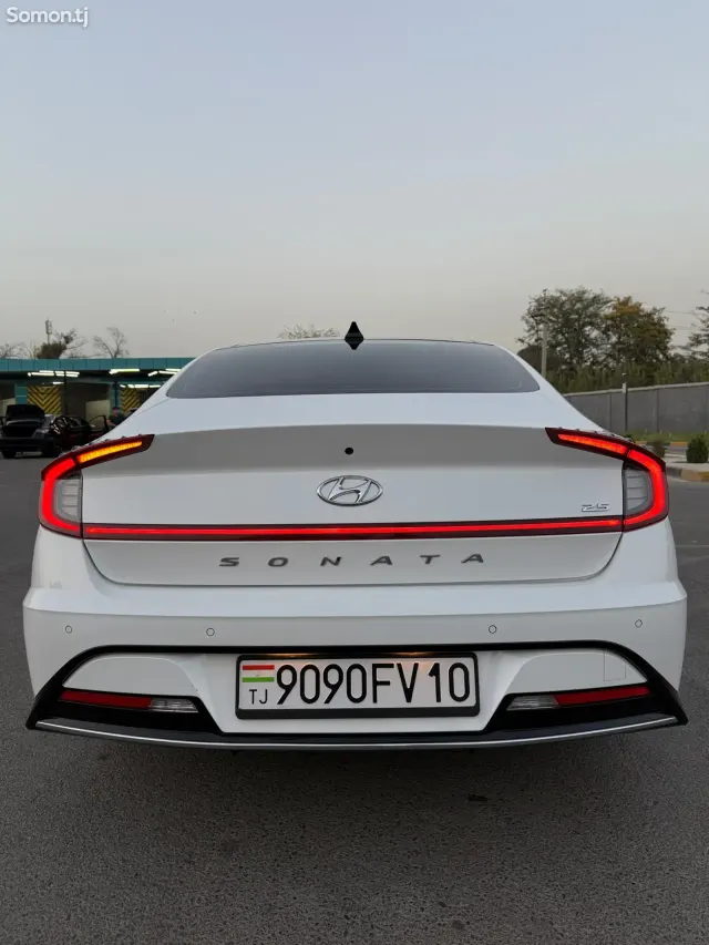 Hyundai Sonata 2022 · 2.5 AT