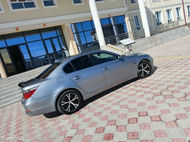 BMW M5 2004 · 2.5 AT