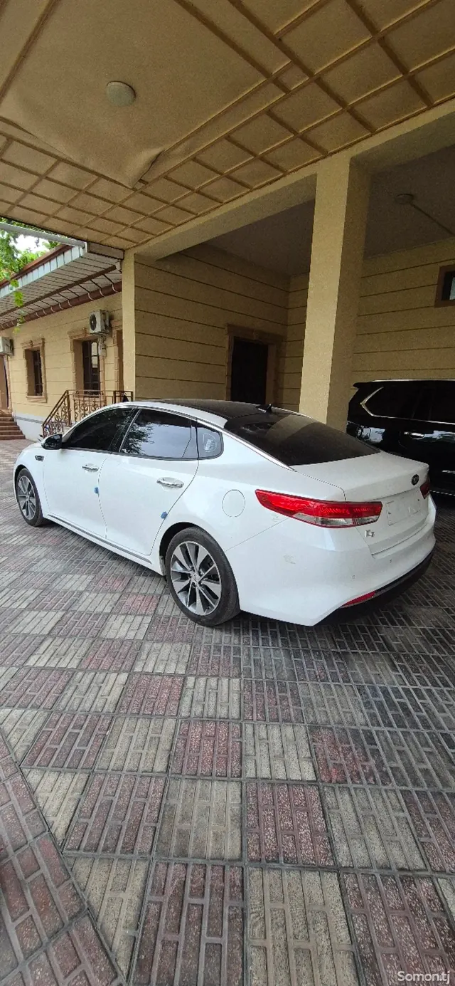 Kia K5 2017 · 2.0 AT