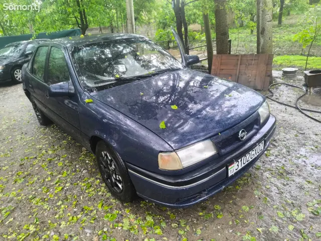 Opel Vectra A 1993 · 1.6 MT