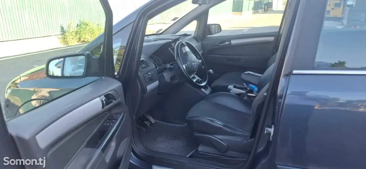 Opel Zafira 2007 · 1.8 MT