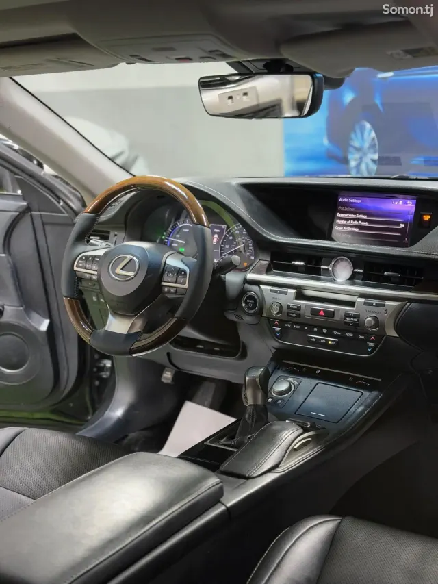 Lexus ES series 2018 · 3.0 AT
