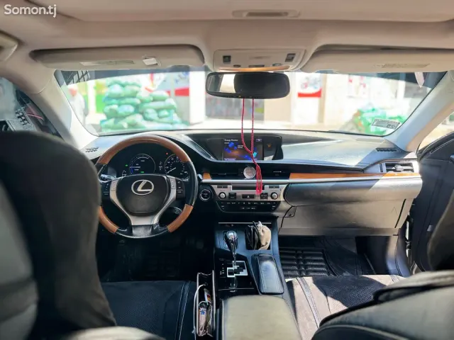 Lexus ES series 2015 · 3.0 AT