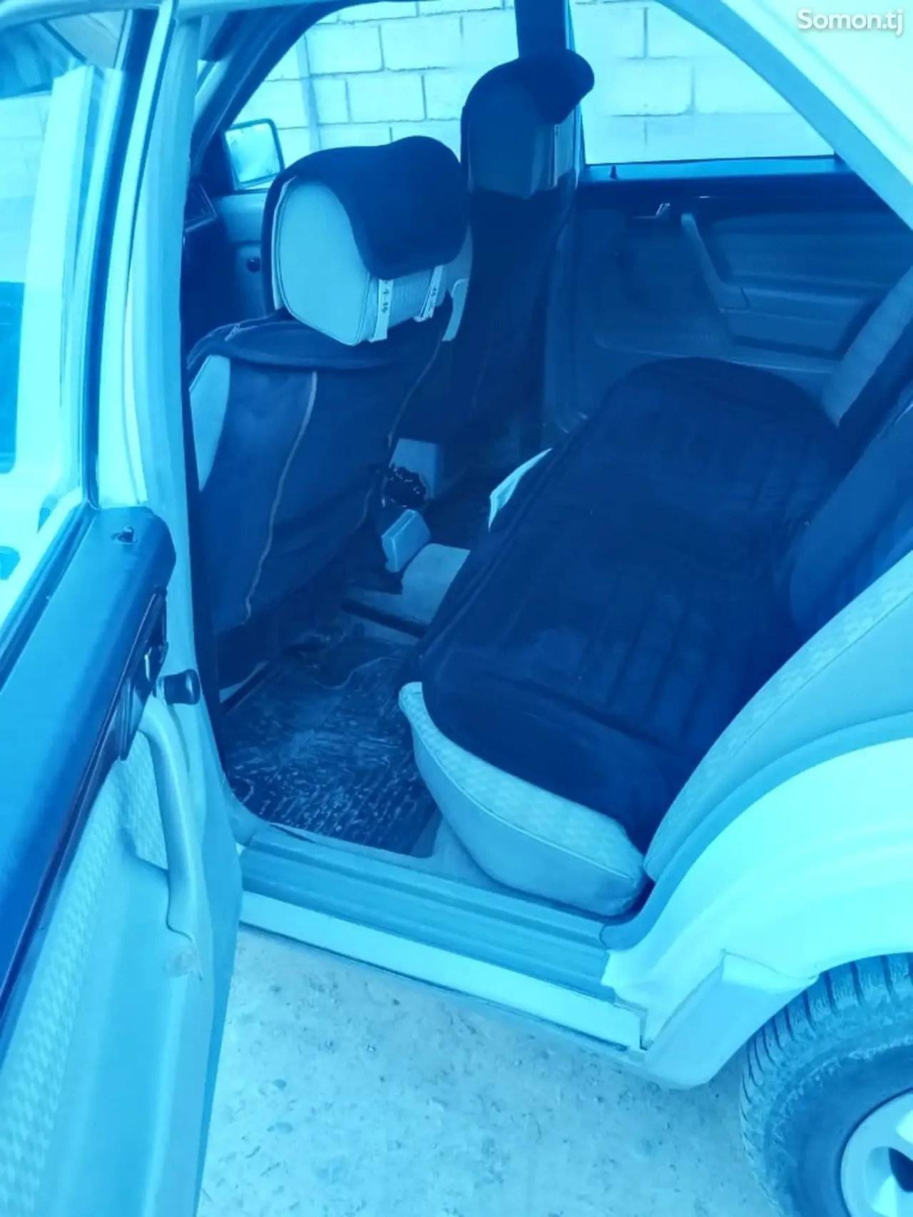 Mercedes-Benz W201 1989 · 1.8 MT