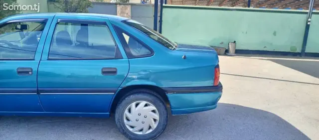 Opel Vectra A 1993 · 1.6 MT