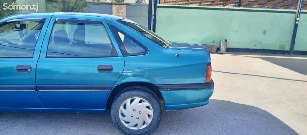 Opel Vectra A 1993 · 1.6 MT