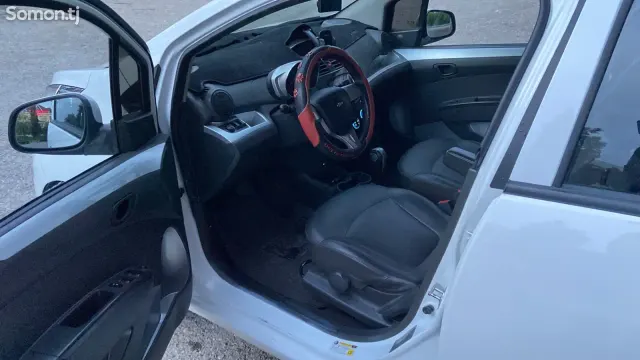 Chevrolet Spark 2015 · 1.0 AT