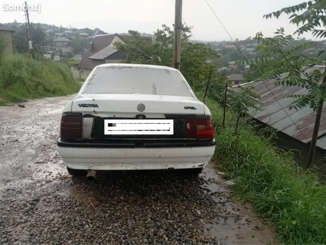 Opel Vectra A 1990 · 1.6 MT