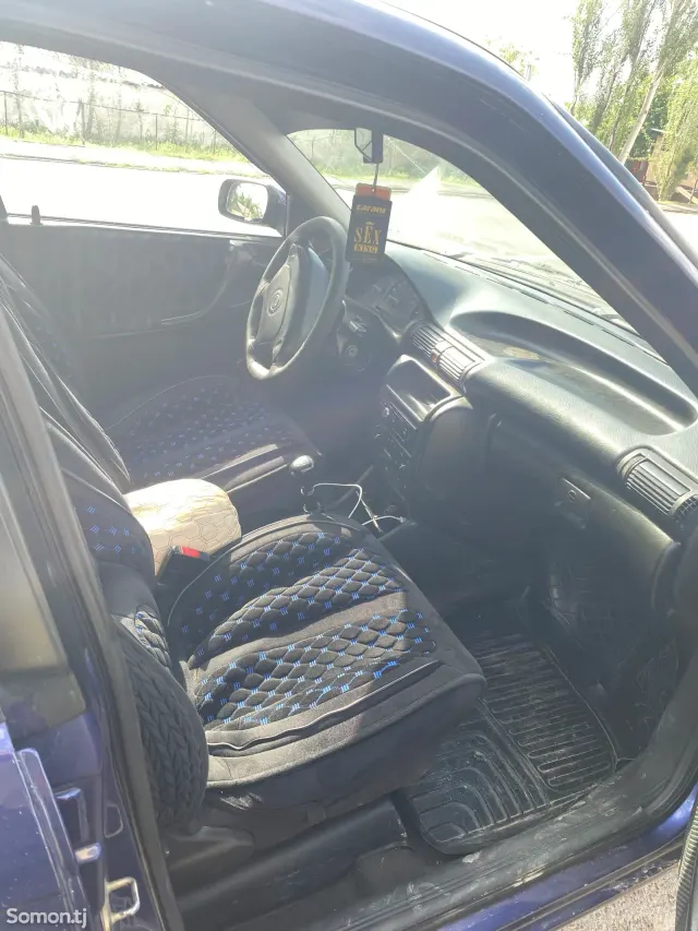 Opel Astra F 1996 · 1.6 MT