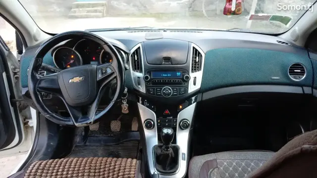 Chevrolet Cruze 2013 · 1.8 MT