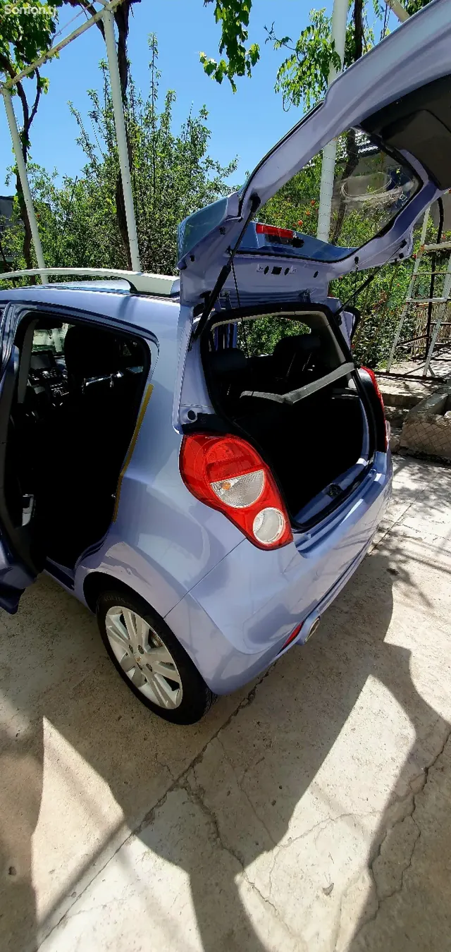 Chevrolet Spark 2014 · 1.1 AT