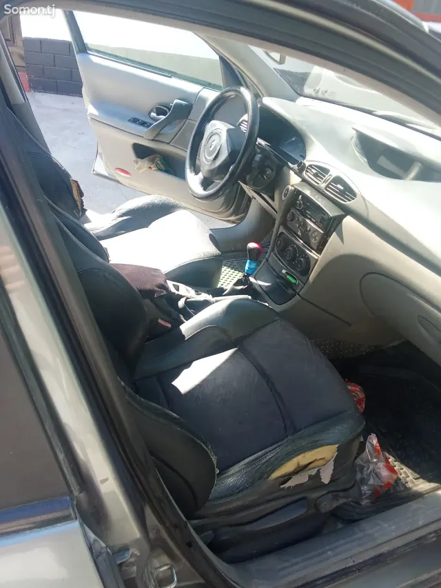 Renault 16 2001 · 1.6 MT