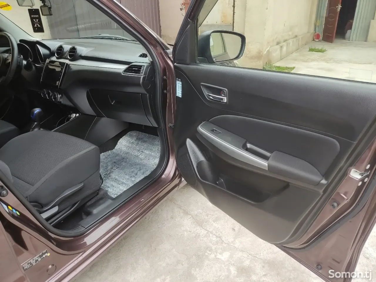 Suzuki Swift 2017 · 1.1 AT