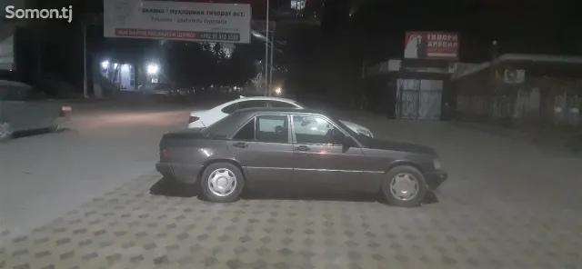 Mercedes-Benz W124 1991 · 1.8 MT
