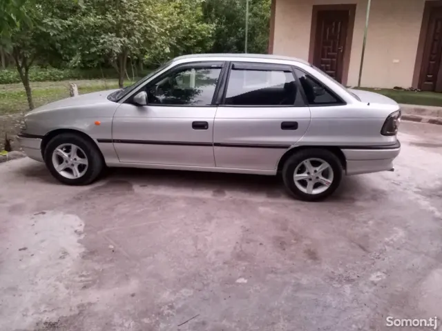Opel Astra F 2000 · 1.6 MT