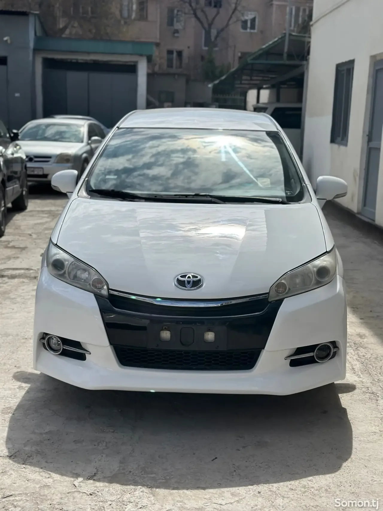 Toyota Wish 2014 · 2.0 AT