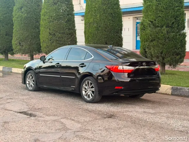 Lexus ES series 2016 · 2.5 AT